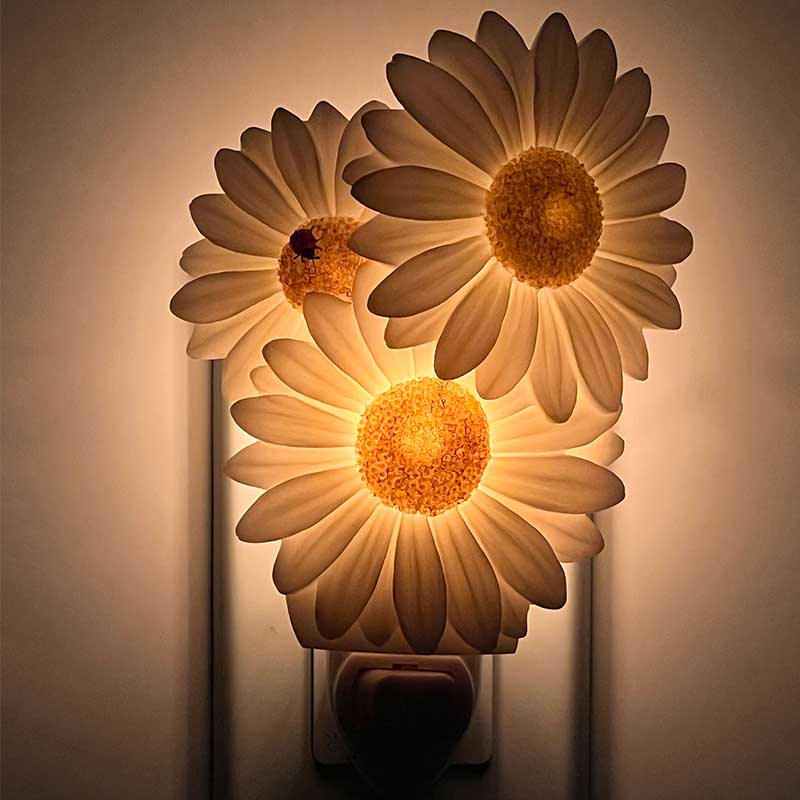 White Daisy Night Light Plug